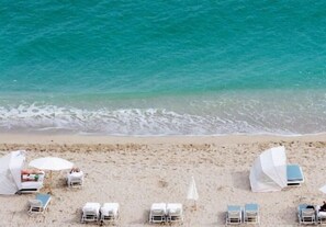 Private beach, white sand, beach cabanas, sun loungers - One of a Kind - Ocean View Luxury Condo (Miami Beach)