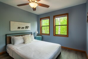 3 Schlafzimmer, Schreibtisch, Bügeleisen/Bügelbrett, kostenloses WLAN