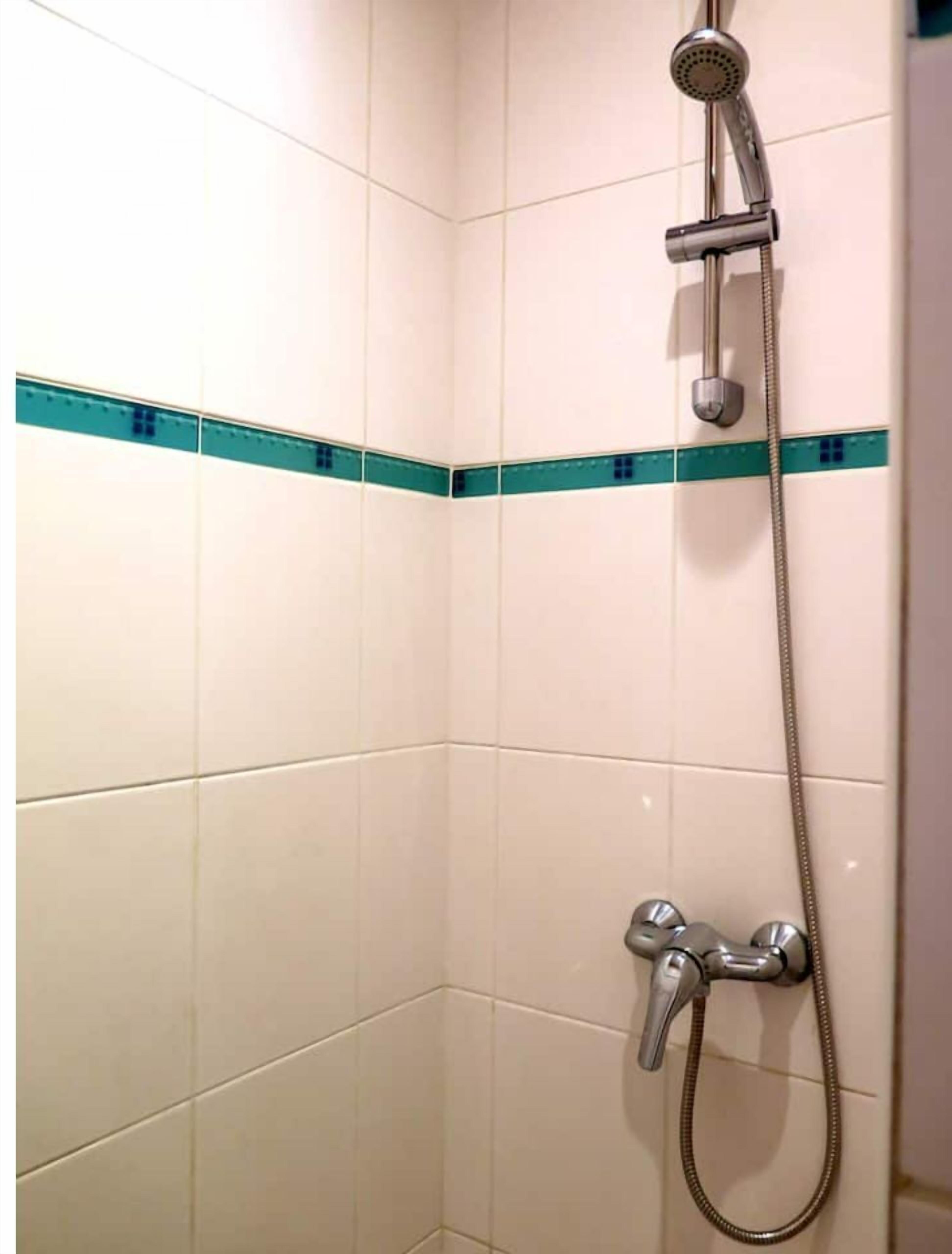 Dusche, Handtücher, Seife, Toilettenpapier