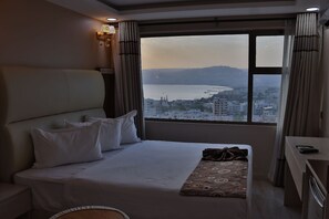 1 slaapkamer, een strijkplank/strijkijzer, wifi, beddengoed