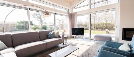 TV connectée, cheminée