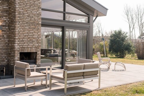 Modern villa Klaver Vier with south-terrace, sauna, jacuzzi and outdoor fireplace