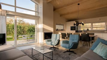 Een smart-tv en een open haard