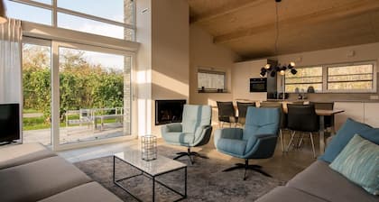 Melle is a luxury villa with sauna located on the Roosdunen grounds in Ballum.