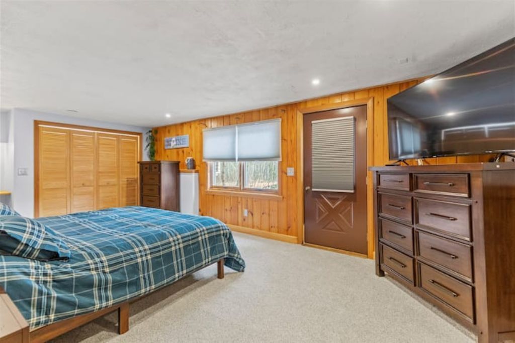 Maine Bear Lodge Between Sebago Lake and Portland - Week Discounts Start Oct 26!