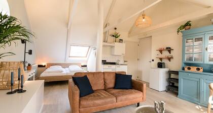 Nice studio for 2 people in the centre of Nes and the beach is 1.5 km away.