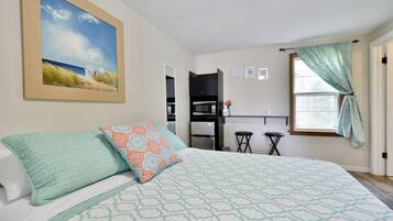 Basic Room, 1 Double Bed, Non Smoking | Individually decorated, free WiFi, bed sheets