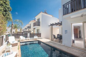 Outdoor pool - Villa Meena, 2bdr Kapparis Villa With Private Pool, Close to the Beach (Paralimni)