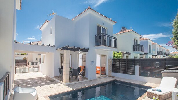 A modern villa with a swimming pool, outdoor seating, and a patio area. - Villa Meena, 2BDR Kapparis Villa with Private Pool, Close to the Beach (Paralimni)