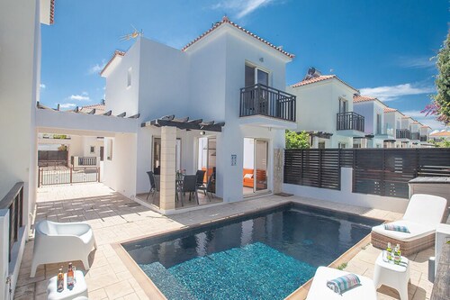 Villa Meena, 2bdr Kapparis Villa With Private Pool, Close to the Beach