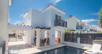 Villa Meena, 2bdr Kapparis Villa With Private Pool, Close to the Beach
