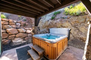 Outdoor spa tub - Best Location on Fairway, Corner Unit! (Park City)