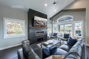 Smart TV y chimenea