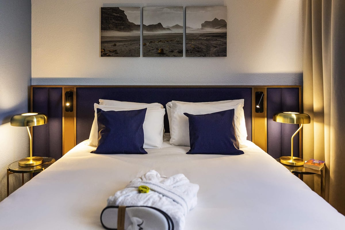 Privilege, Suite, 1 Double Bed with Sofa bed | Premium bedding, Select Comfort beds, in-room safe, desk