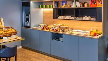 Daily buffet breakfast for a fee