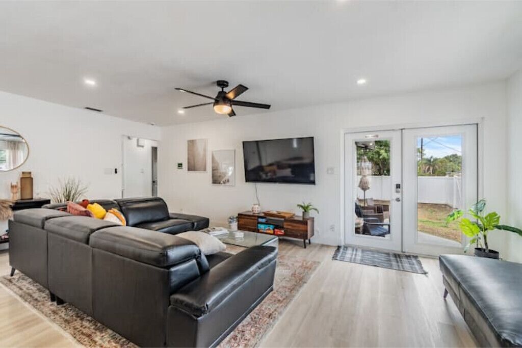 Elegantly Spacious Retreat, Just Minutes from Everything