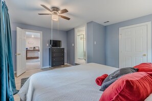 2 bedrooms, desk, free WiFi, bed sheets