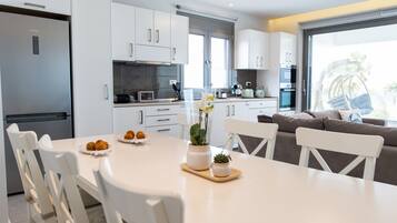 Deluxe Apartment | Living area