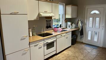 Kühlschrank, Ofen, Herdplatte, Geschirrspüler