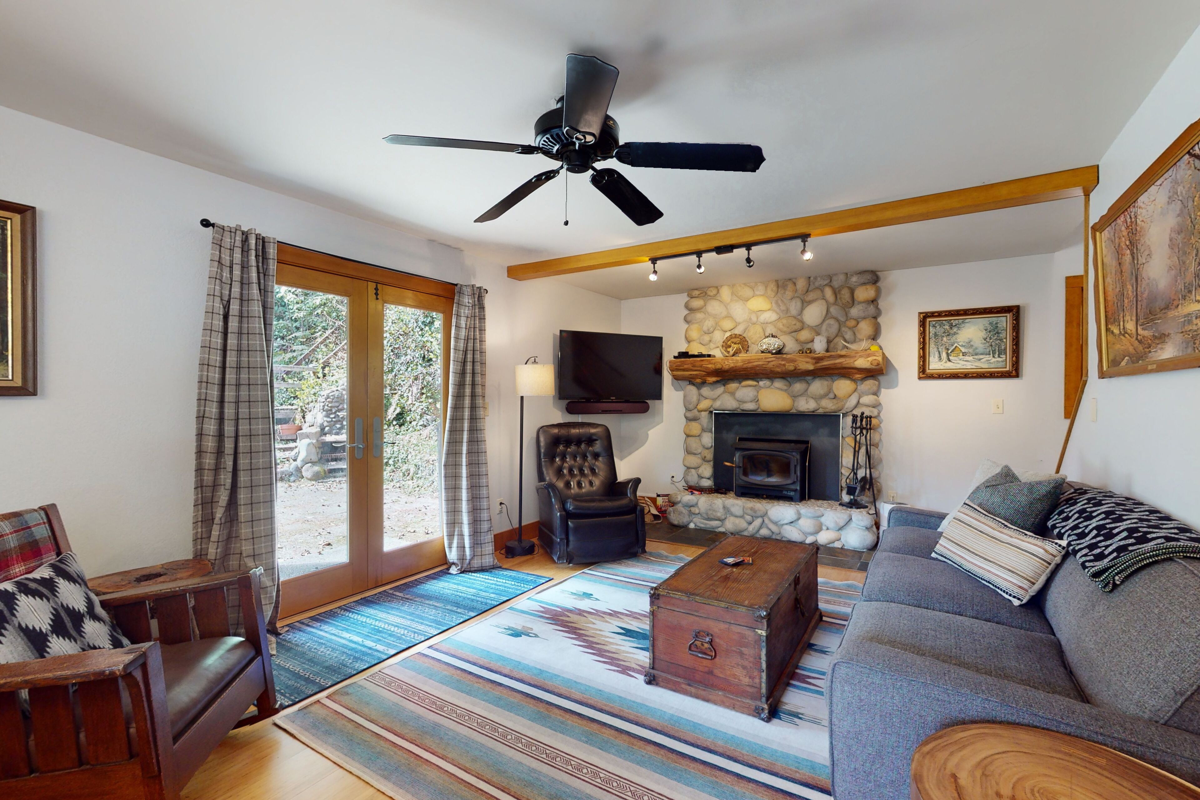 Inviting home with patio, fireplace, full kitchen, & W/D