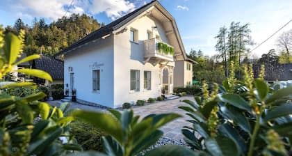 Luxe Villa Mignon: Bedroom w/ Castle View + 3 min walk to the Lake Bled