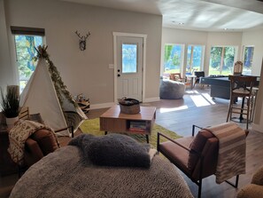 Interior - 10 Acre Private riverfront retreat w/ dock and 1,000 ft waterfront (Cusick)