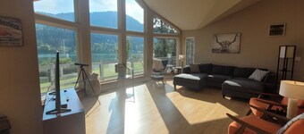 10 Acre Private riverfront retreat w/ dock and 1,000 ft waterfront
