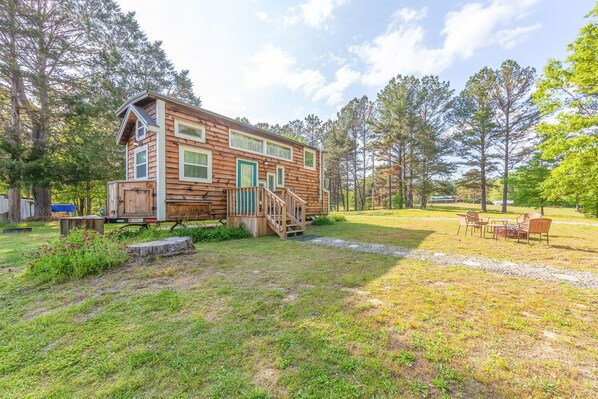 Exterior - Peaceful Getaway In Charming Tiny House (Hornsby)