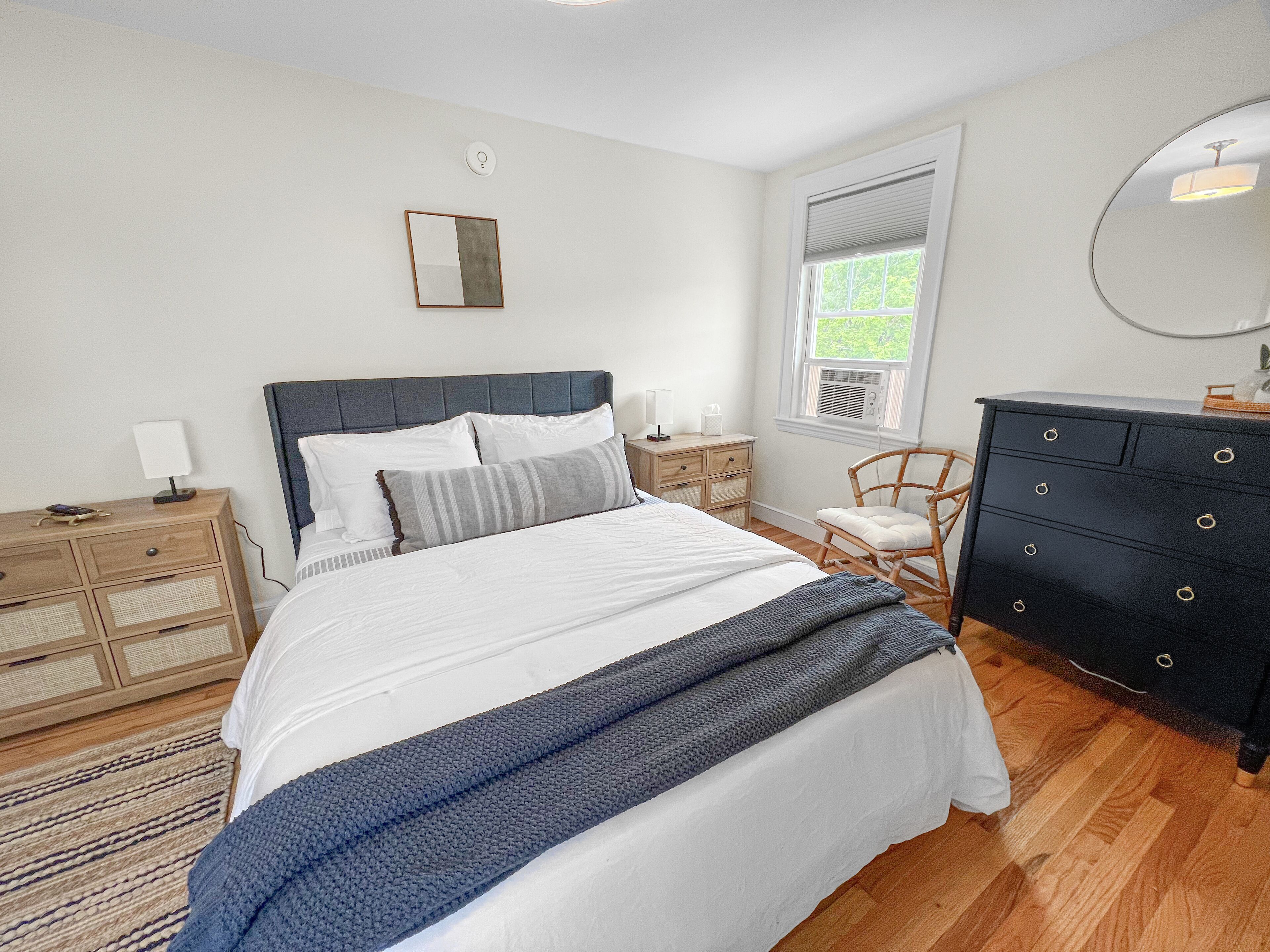 Steps to Willard Beach!  Amazing location within 5-7 minutes to Portland.