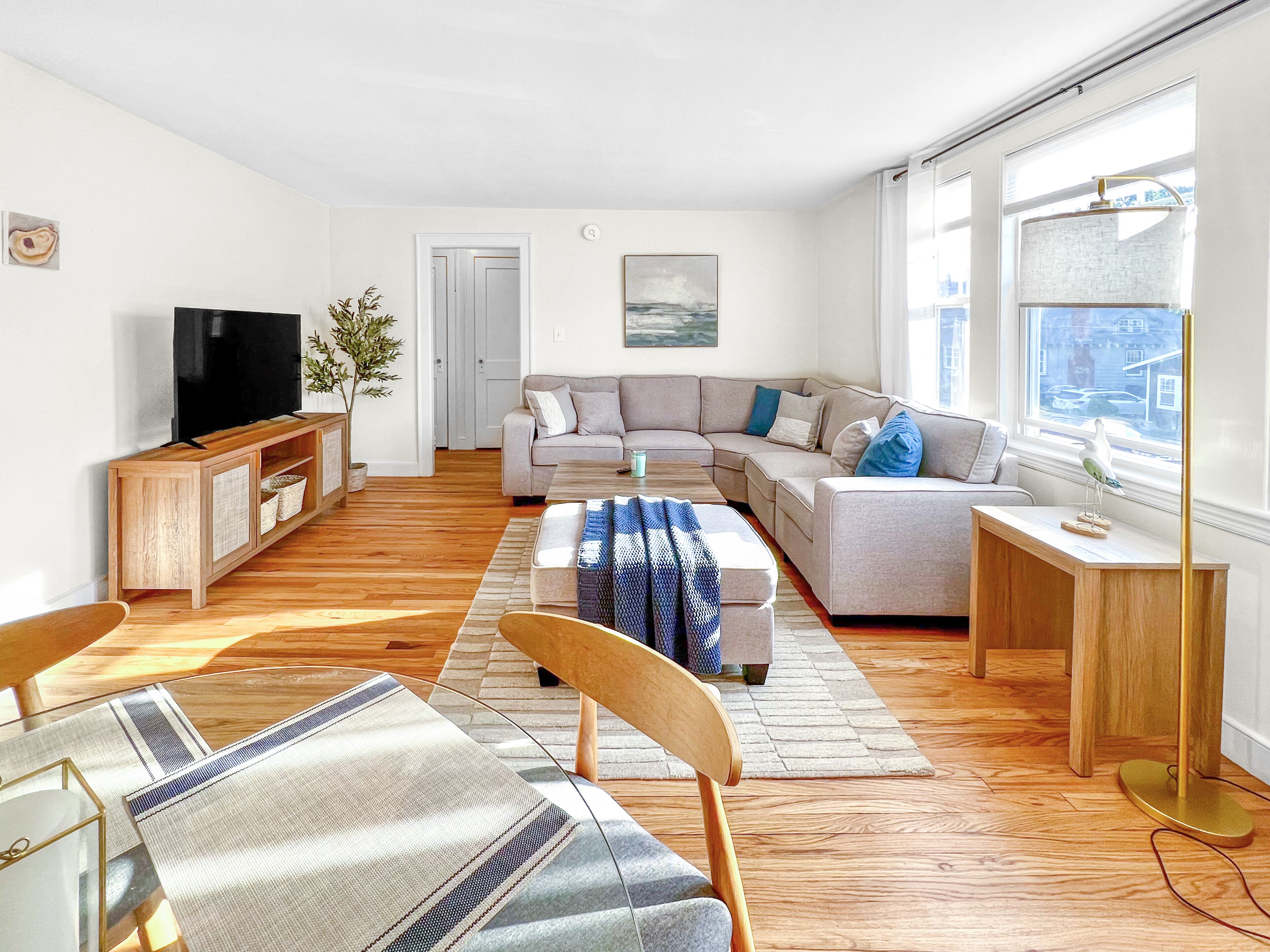 Steps to Willard Beach!  Amazing location within 5-7 minutes to Portland.