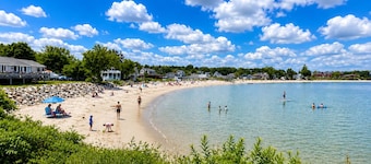 Willard By the Sea - 30 ft to the beach- 1st floor