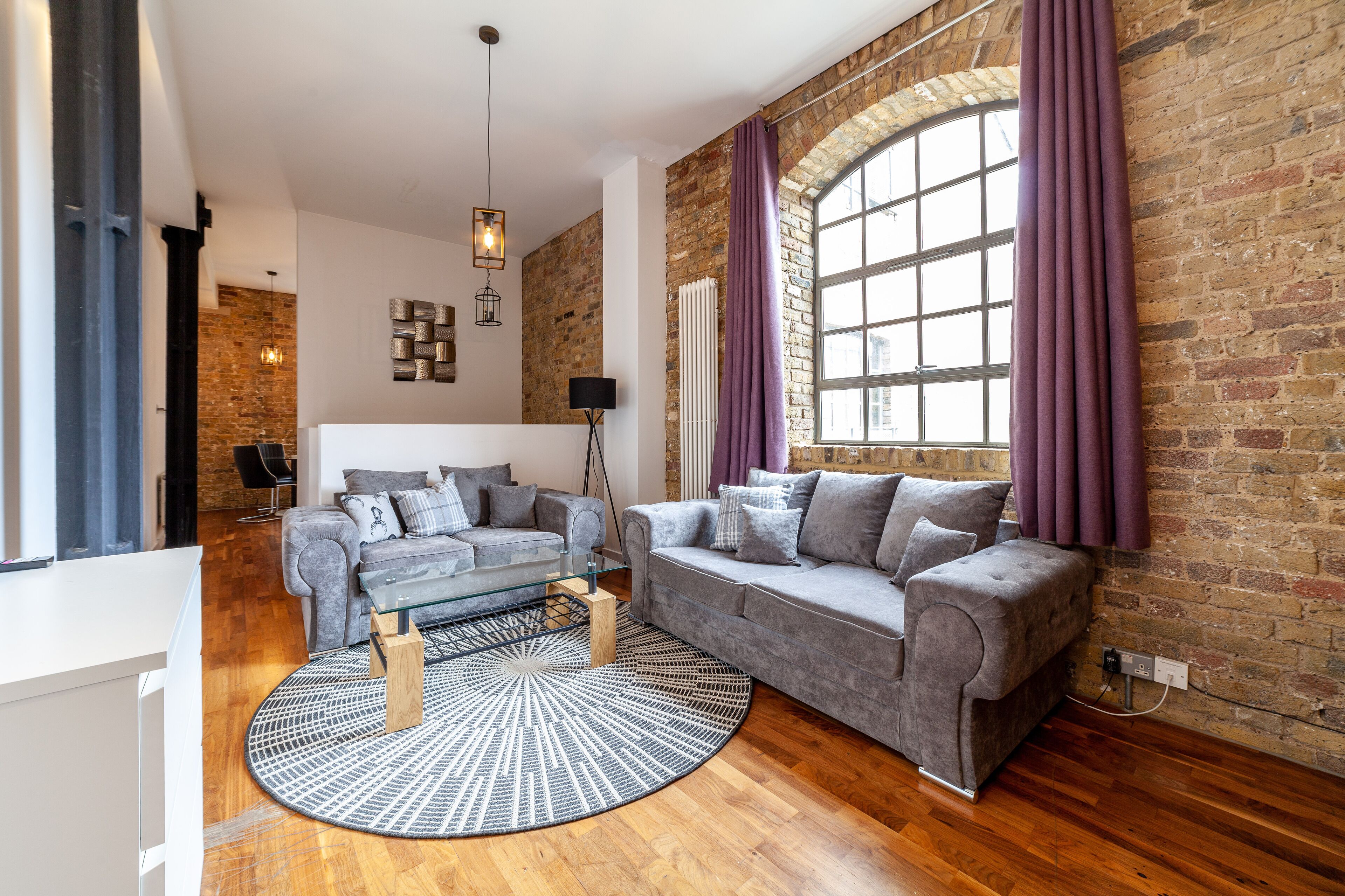 Stunning Loft-style Duplex 2 BDR Apt in Bow