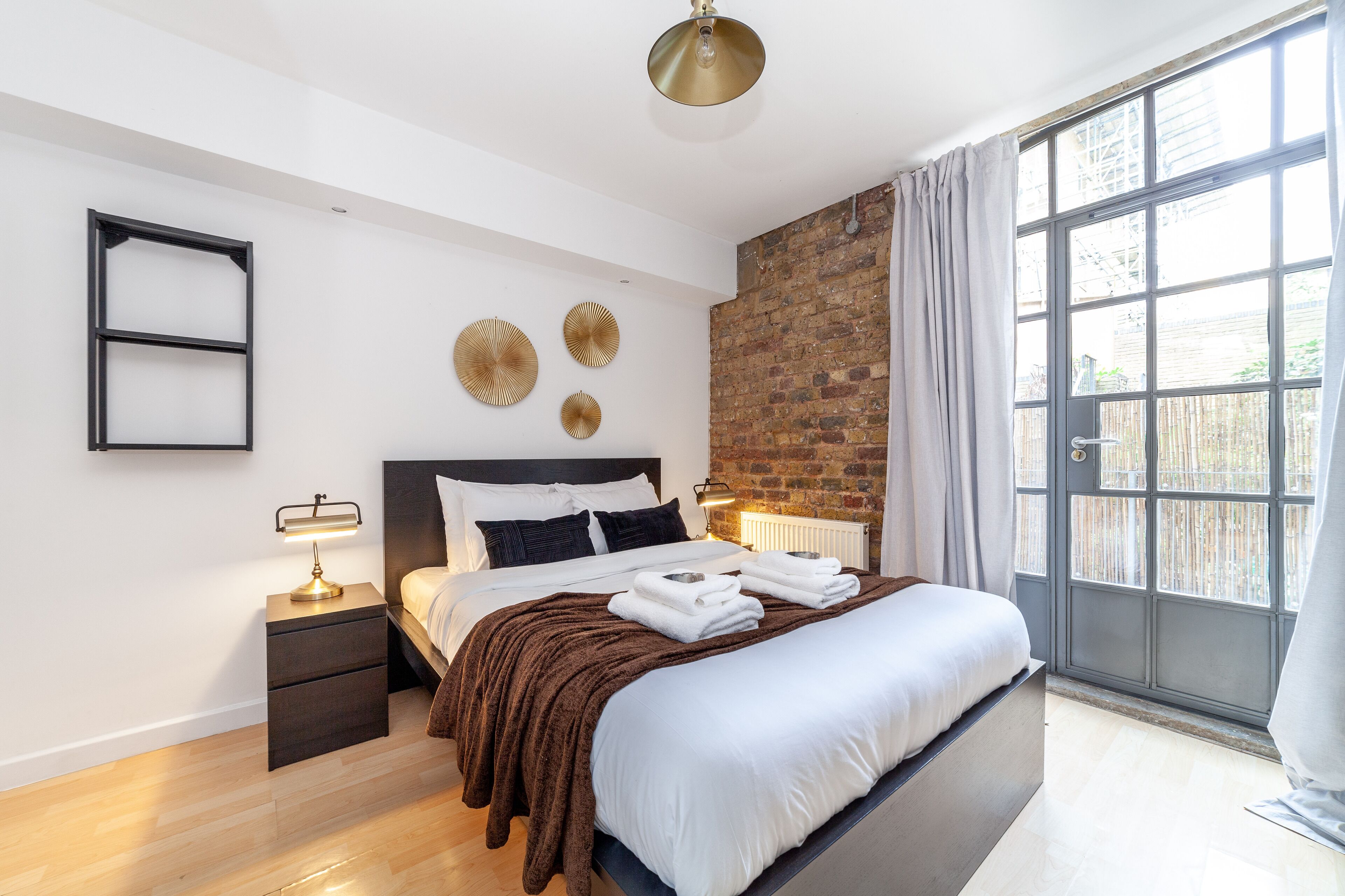 Stunning Loft-style Duplex 2 BDR Apt in Bow