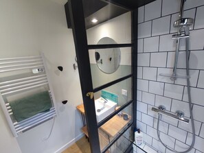 Hair dryer, toilet paper - La Cabane C70 (Arès)