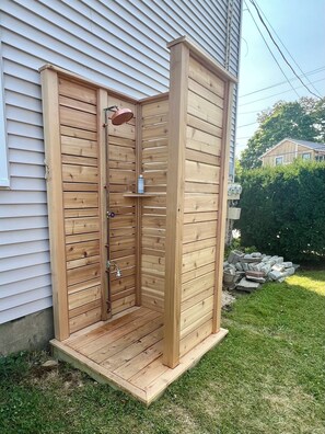 Property grounds - Step right out to the beach! Amazing location 7 min to Portland. Unit 4 (South Portland)