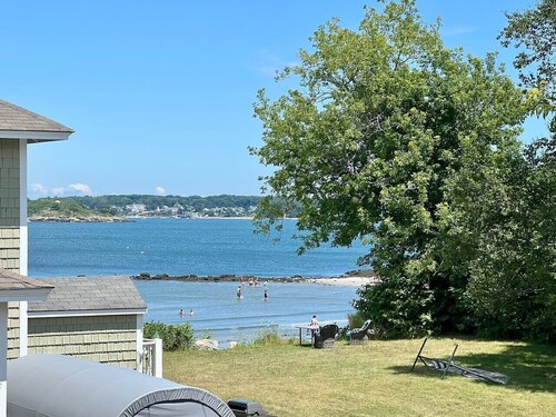 Willard By the Sea - 30 ft to the beach- 2nd floor