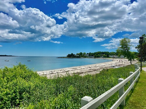 Step right out to the beach!  Amazing location 7 min to Portland. 