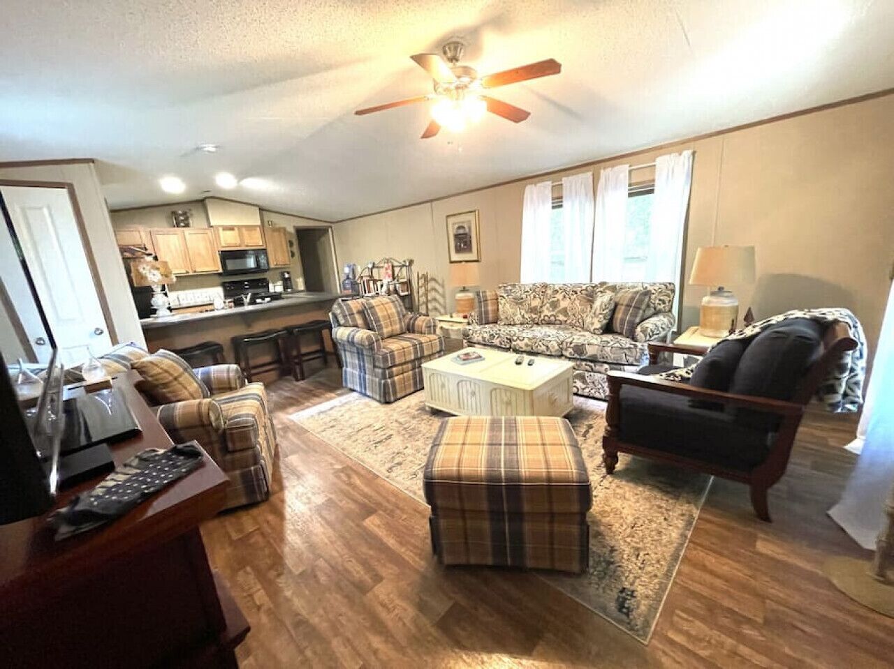 Cozy Home Away from Home | Mins to Lake & Marina