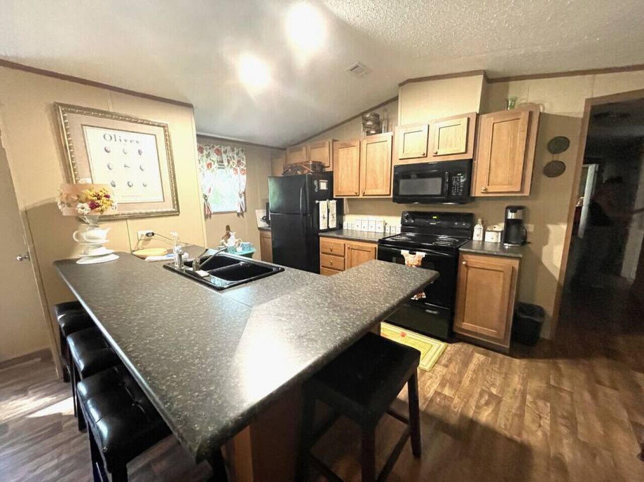 Cozy Home Away from Home | Mins to Lake & Marina