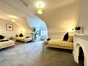 4 bedrooms, iron/ironing board, WiFi, bed sheets