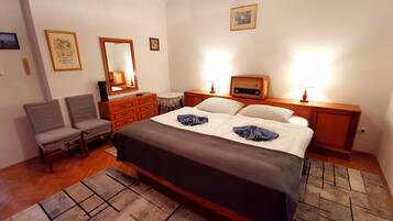 Family Apartment | 3 bedrooms, individually decorated, individually furnished, desk