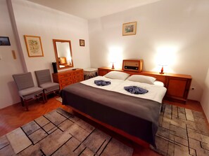 Family Apartment | 3 bedrooms, individually decorated, individually furnished, desk