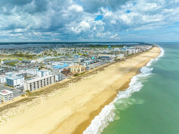 On the beach - Oceanfront 2 Bed/2 Bath-Sleeps 8 (Ocean City)
