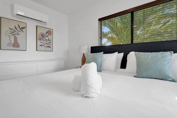 1 habitación, tabla de planchar con plancha, cuna de viaje y wifi