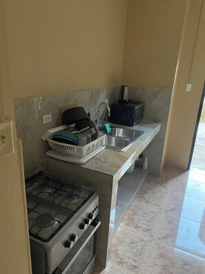Fridge, microwave, stovetop, blender