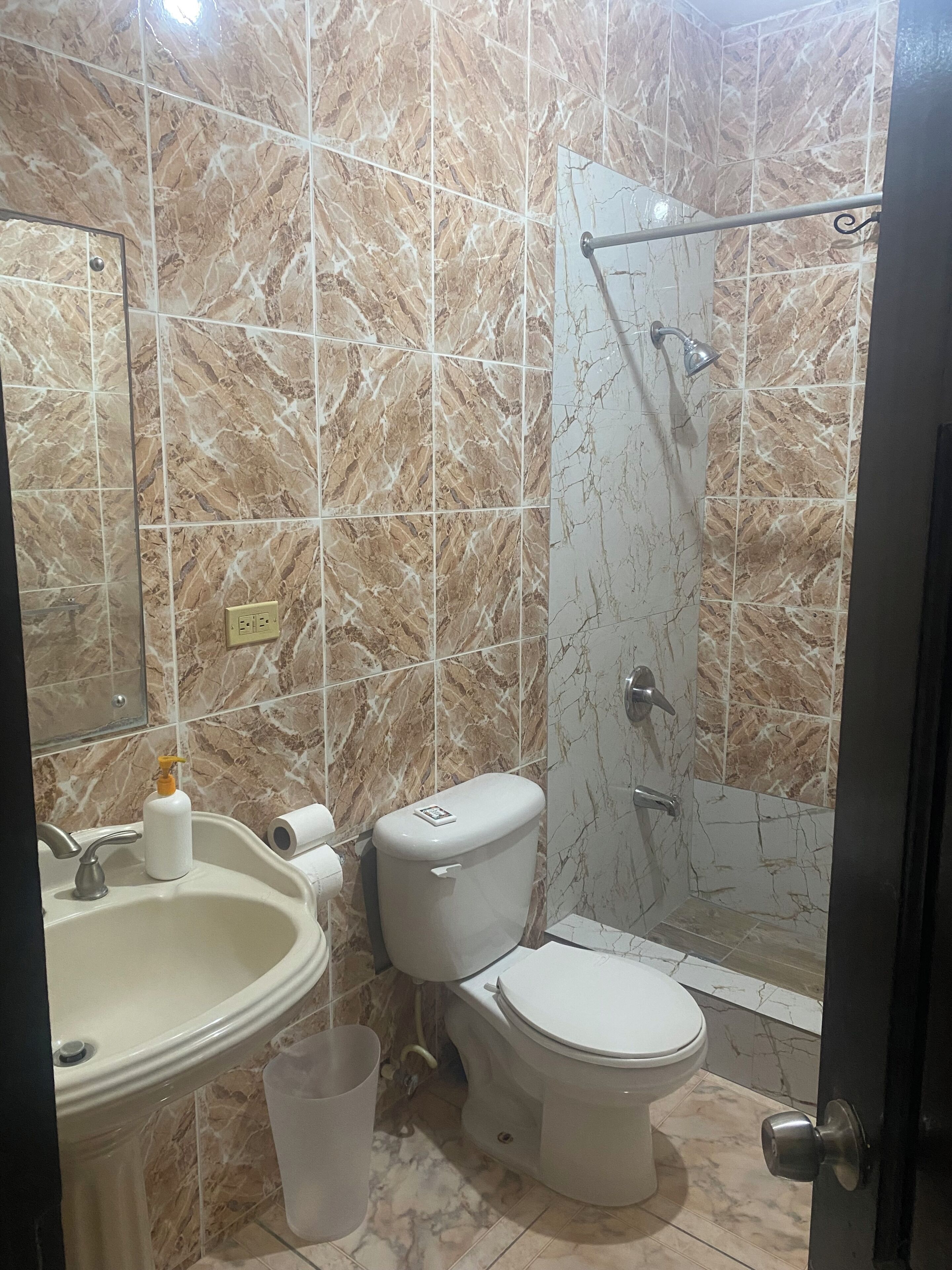 Articles de toilette gratuits, serviettes fournies, savon