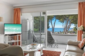 TV - Shiny 2BR Apt w/ Views, Pool, Great Location (Mijas)