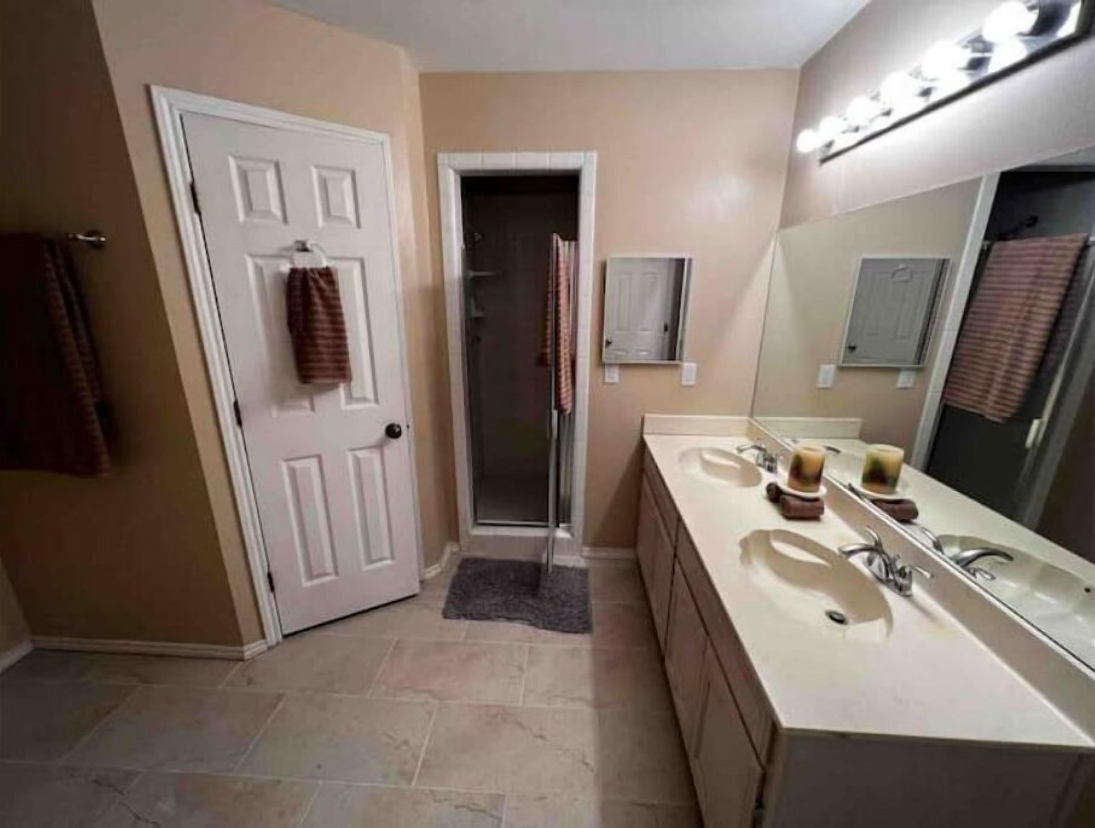 Home in Mission great location! Safe and quiet neighborhood. Tvs in every room.