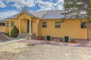 Exterior - Sleeps 10! Walkable to Everything!  Pets, Game Room (Salida)