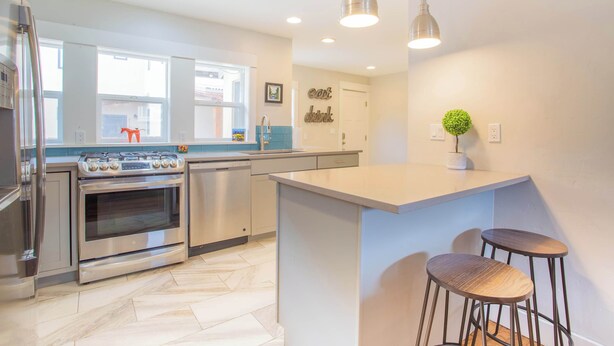 Fridge, microwave, stovetop, dishwasher - Sleeps 10! Walkable to Everything!  Pets, Game Room (Salida)